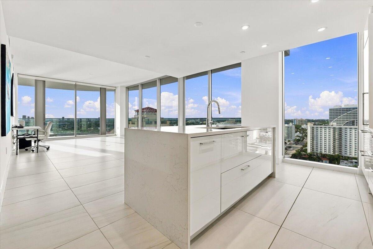 153 N Seabreeze Boulevard 1604