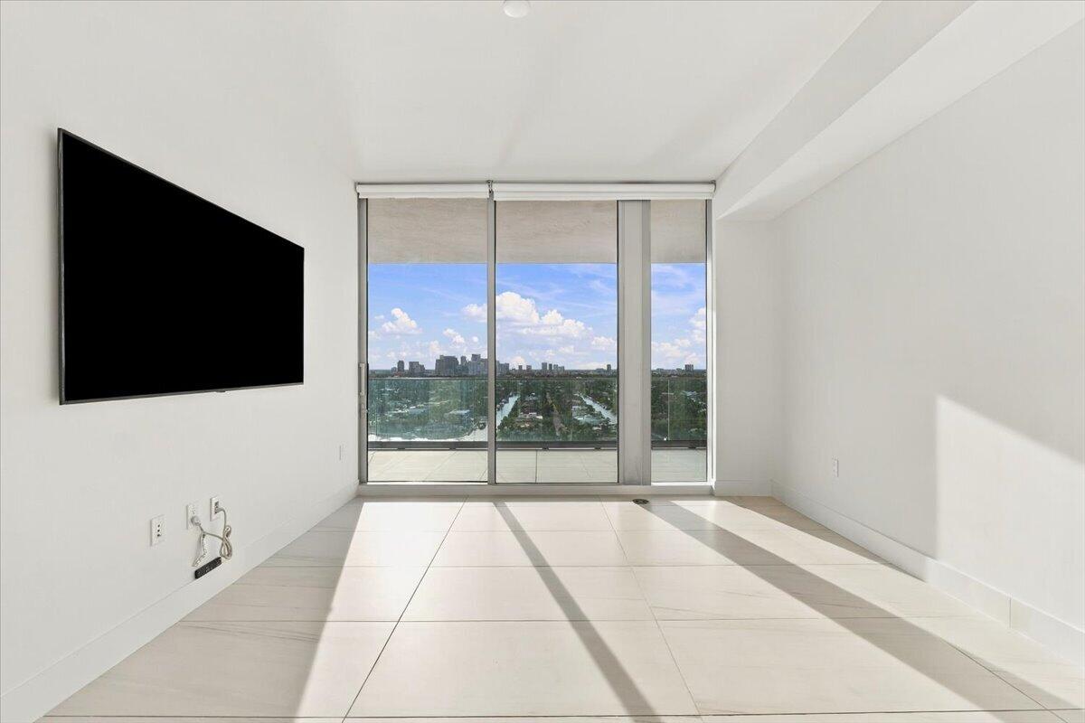 153 N Seabreeze Boulevard 1604
