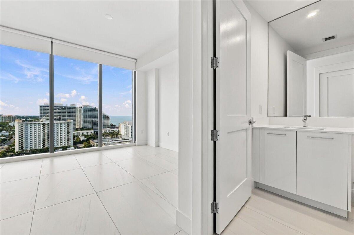 153 N Seabreeze Boulevard 1604