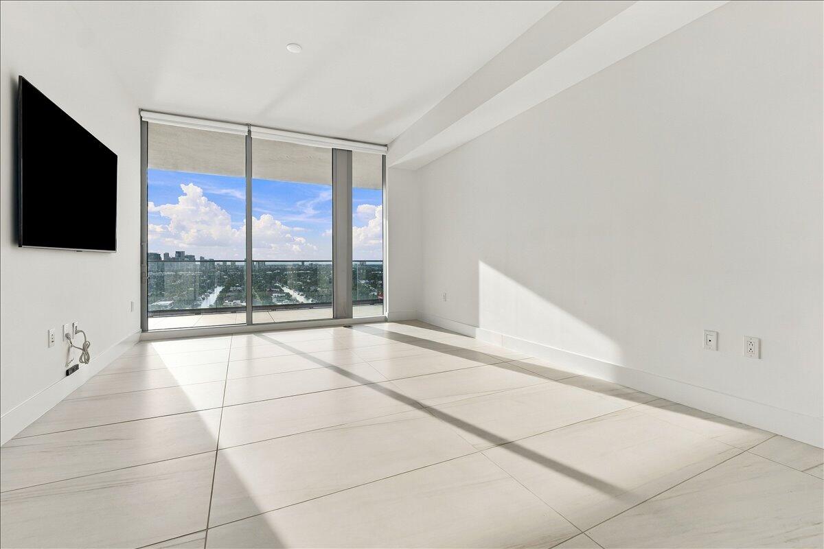 153 N Seabreeze Boulevard 1604