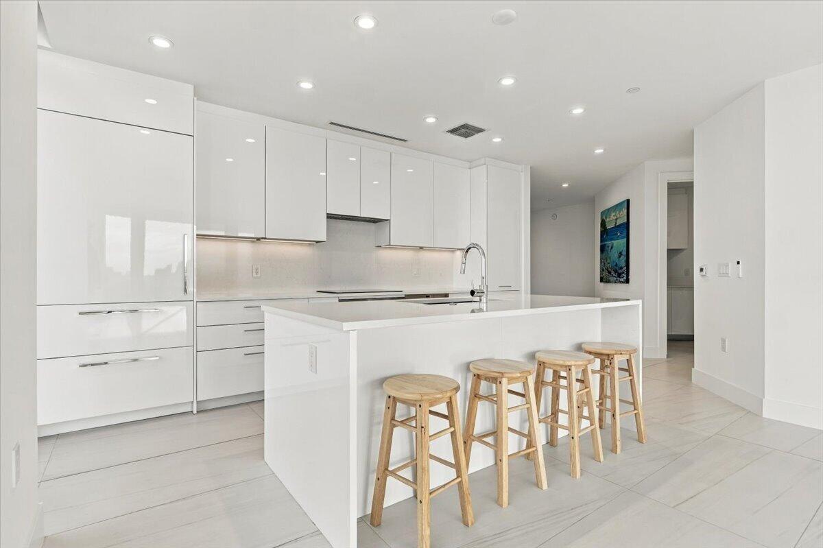 153 N Seabreeze Boulevard 1604