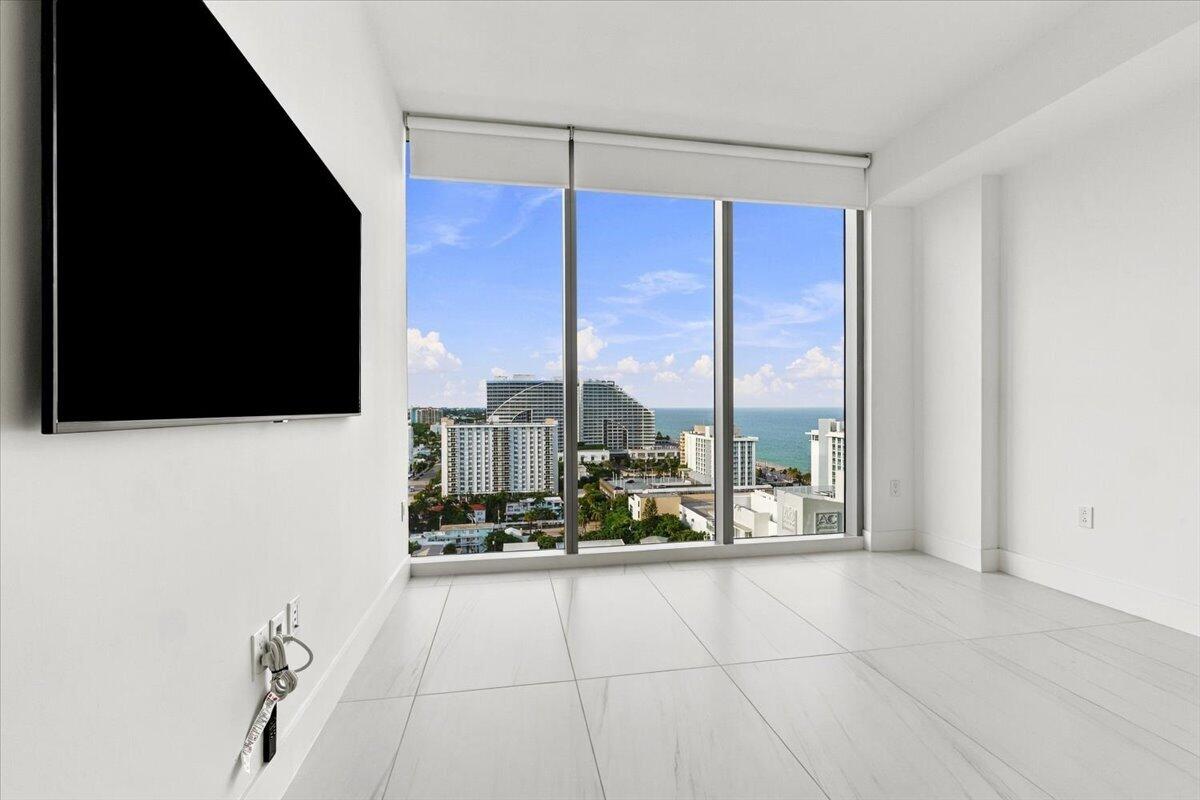153 N Seabreeze Boulevard 1604