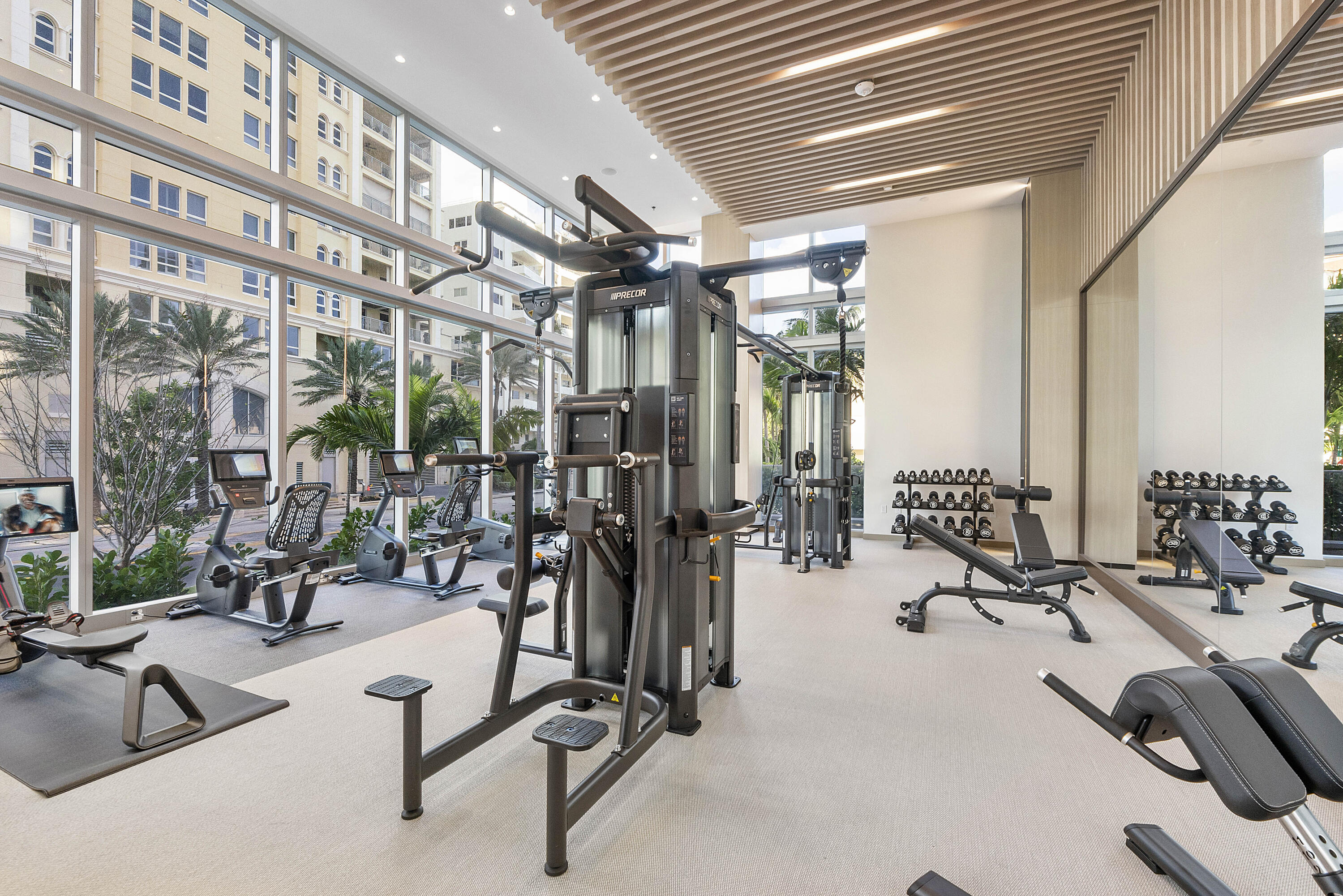 153 N Seabreeze Boulevard 1604