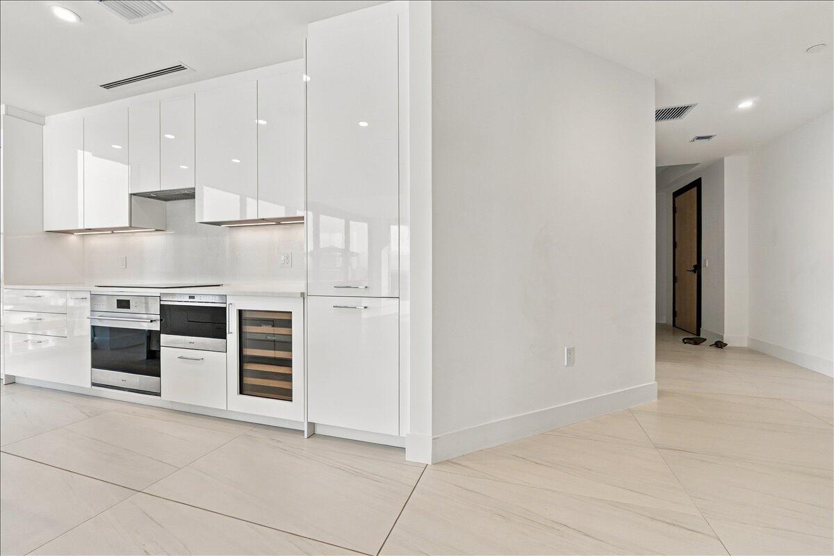 153 N Seabreeze Boulevard 1604