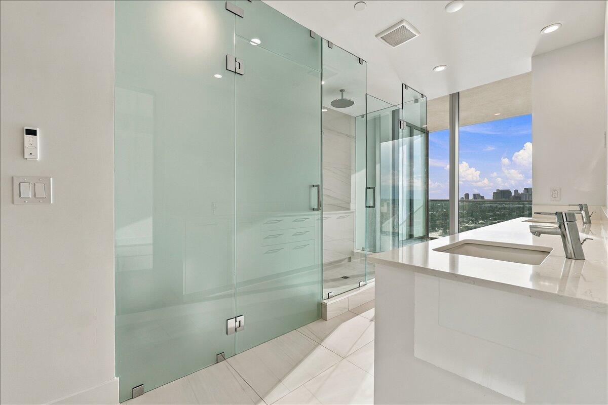 153 N Seabreeze Boulevard 1604