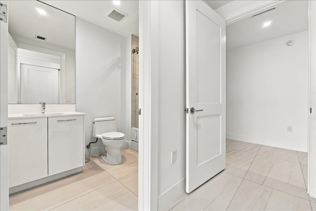 153 N Seabreeze Boulevard 1604