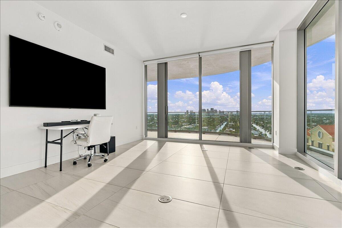 153 N Seabreeze Boulevard 1604