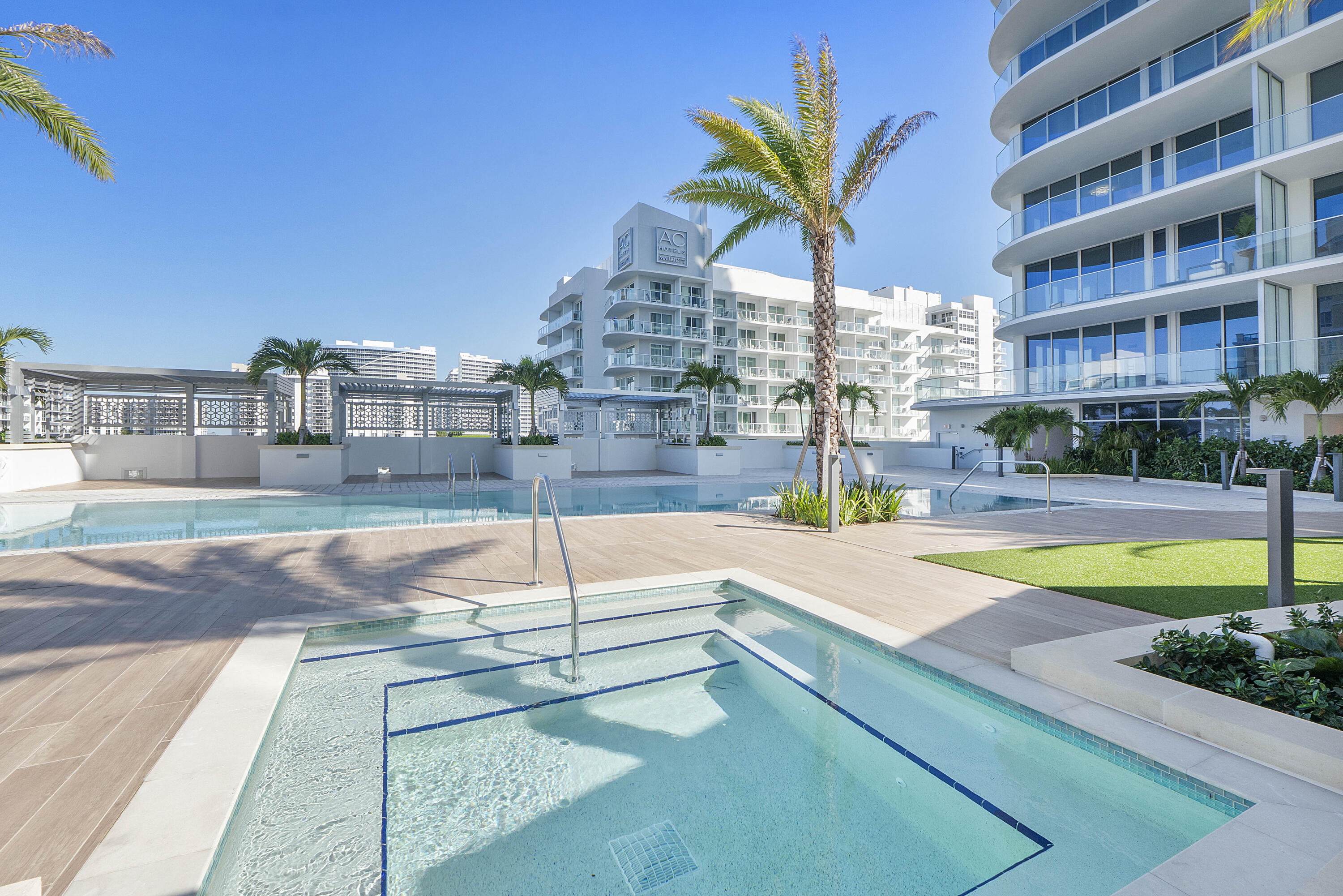 153 N Seabreeze Boulevard 1604
