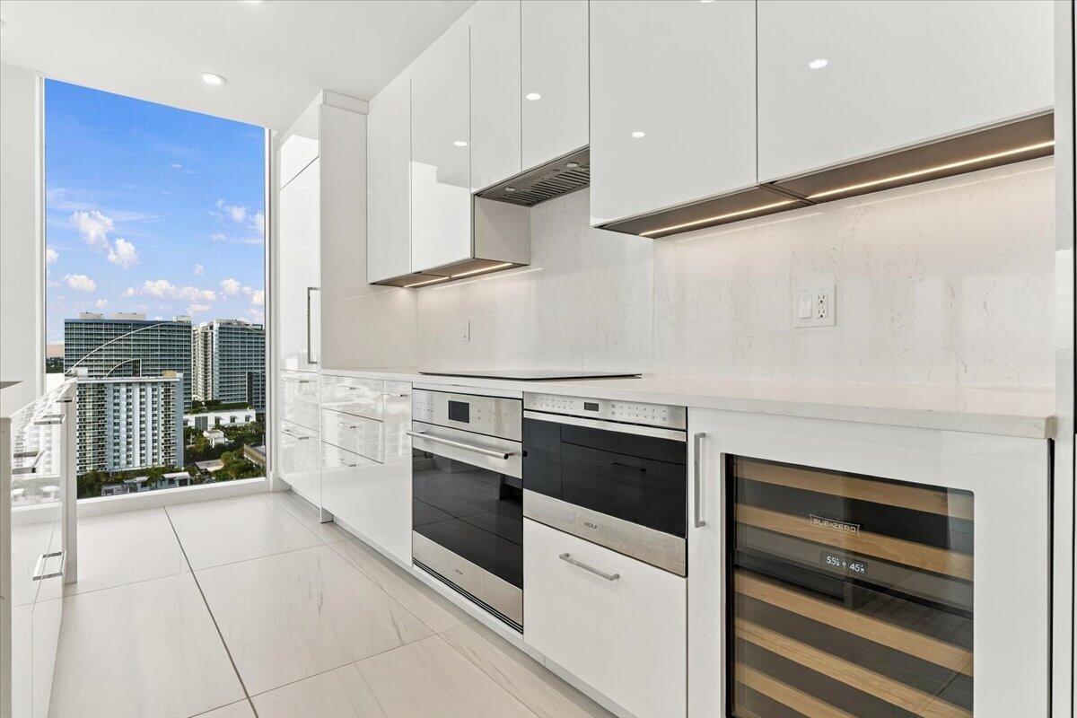 153 N Seabreeze Boulevard 1604