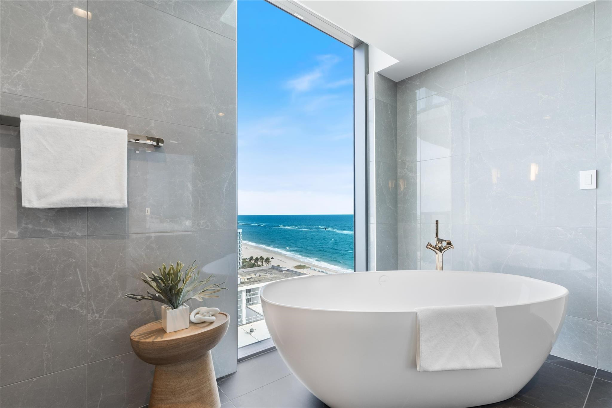 1116 N Ocean Blvd Unit: 1606