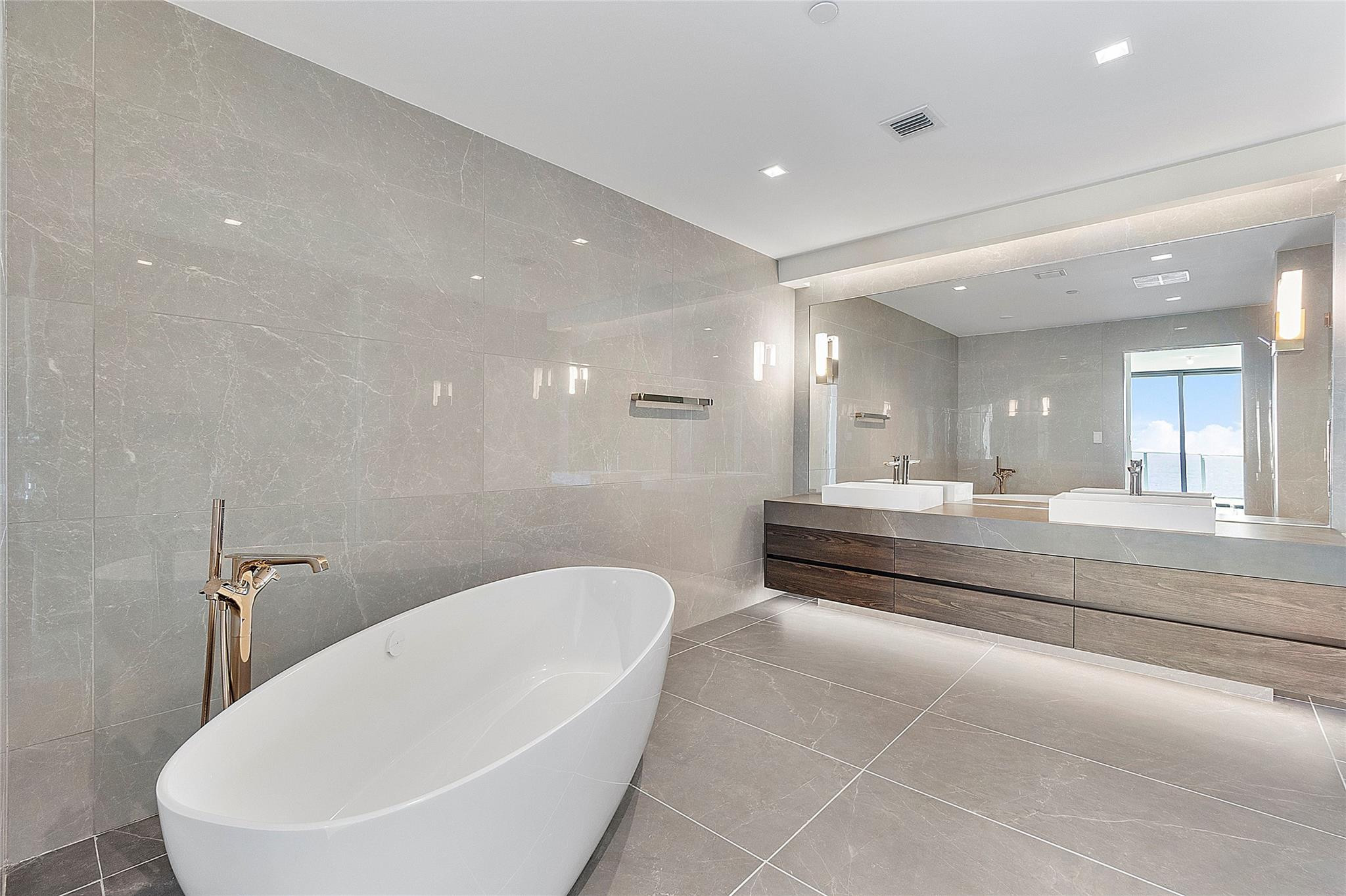 1116 N Ocean Blvd Unit: 504