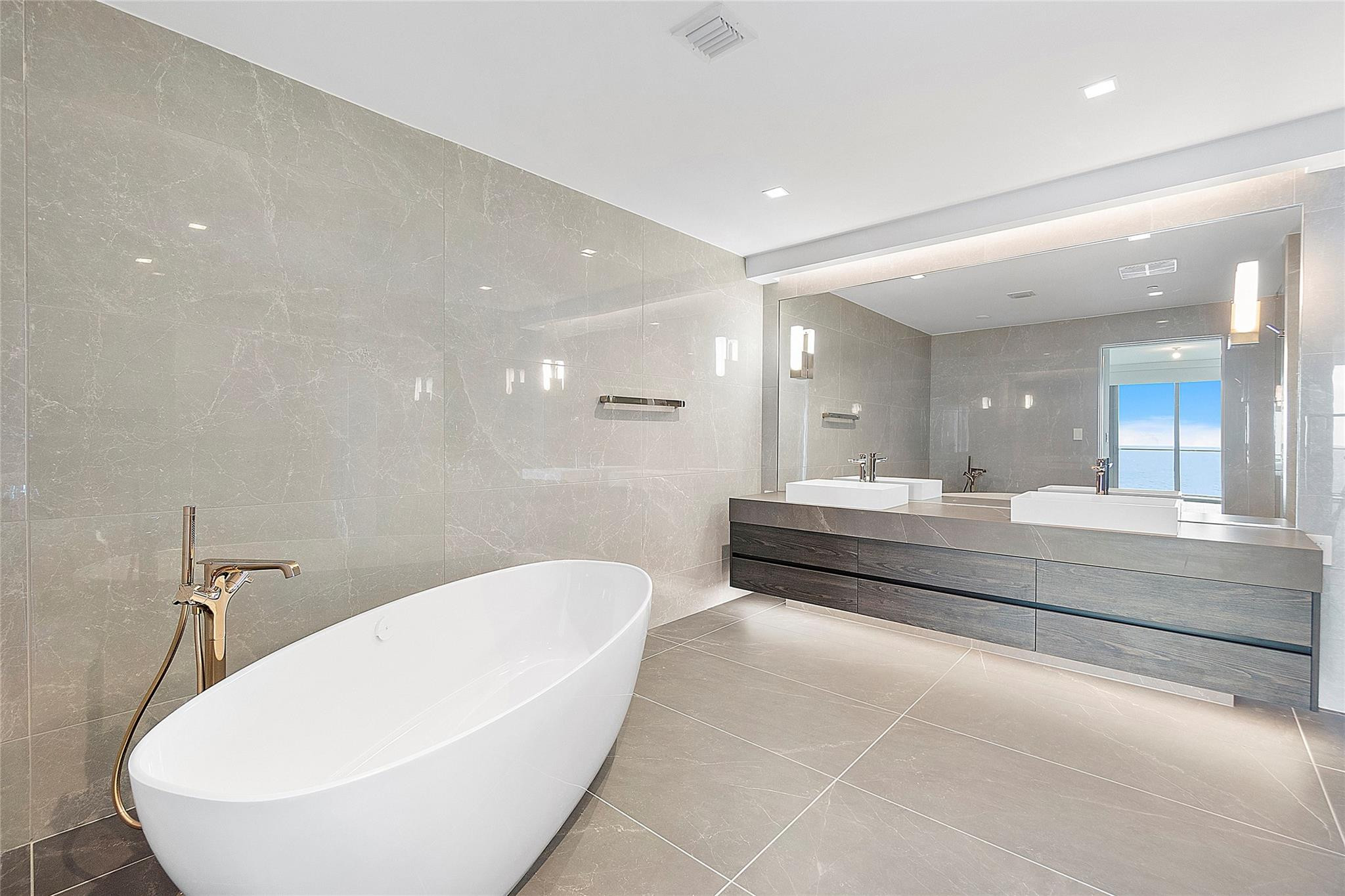 1116 N Ocean Blvd Unit: 805