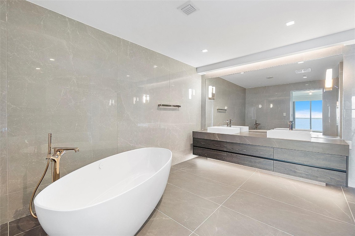 1116 N Ocean Blvd Unit: 805