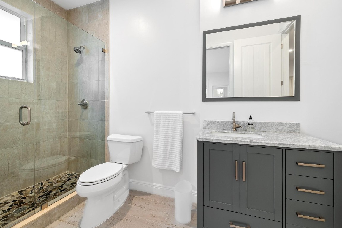 1033 NE 13th Ave 1033