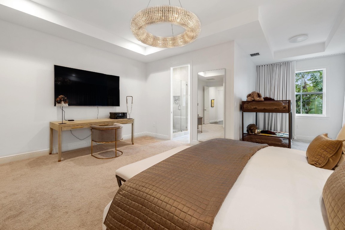 1033 NE 13th Ave 1033