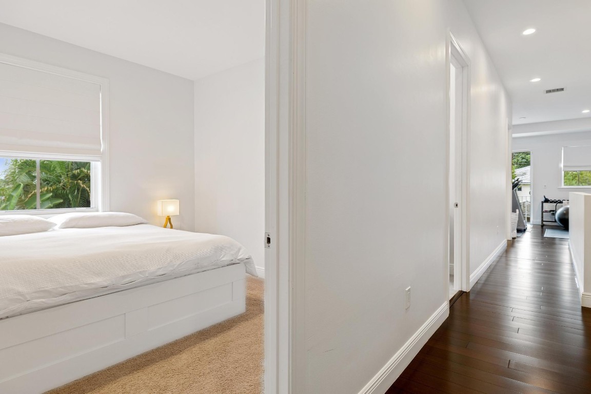 1033 NE 13th Ave 1033