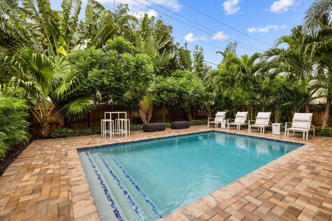 1033 NE 13th Ave 1033