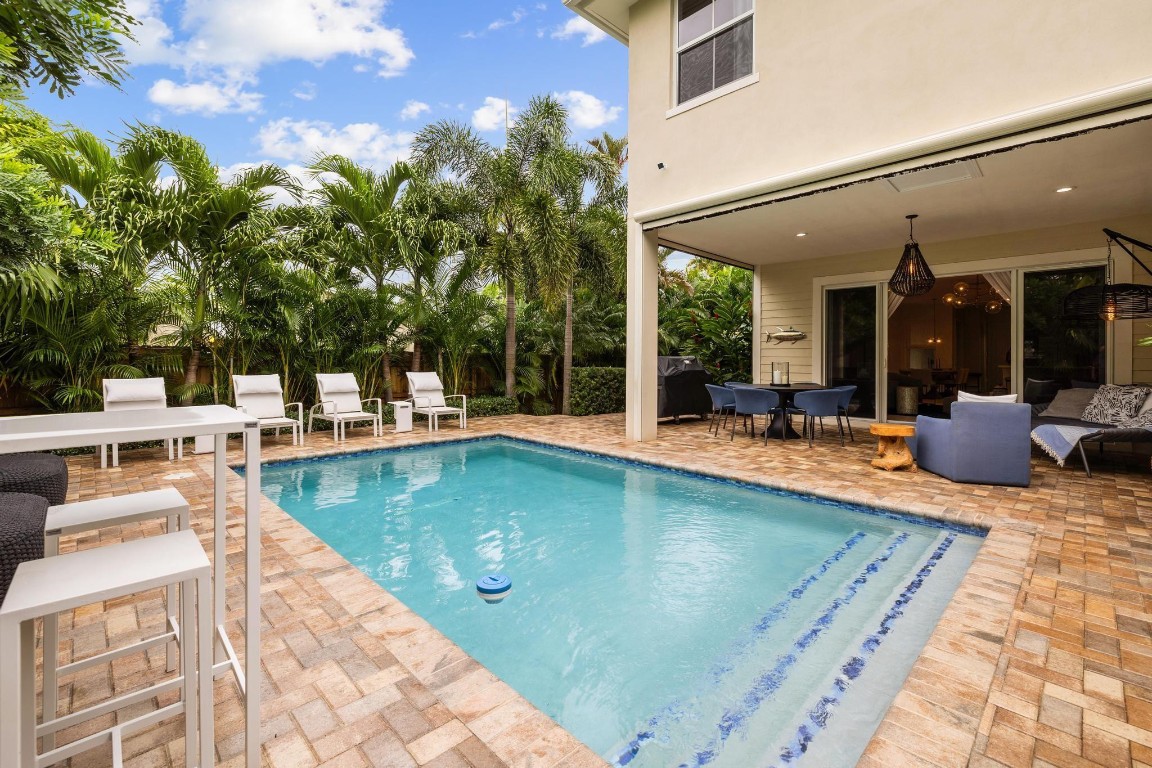 1033 NE 13th Ave 1033