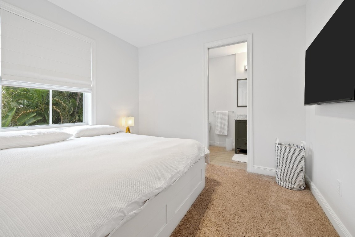 1033 NE 13th Ave 1033