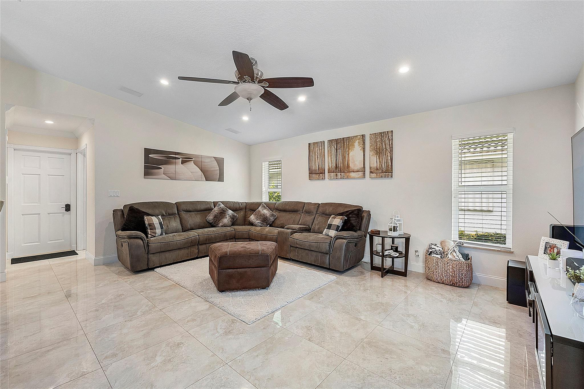 9760 NW 51st St