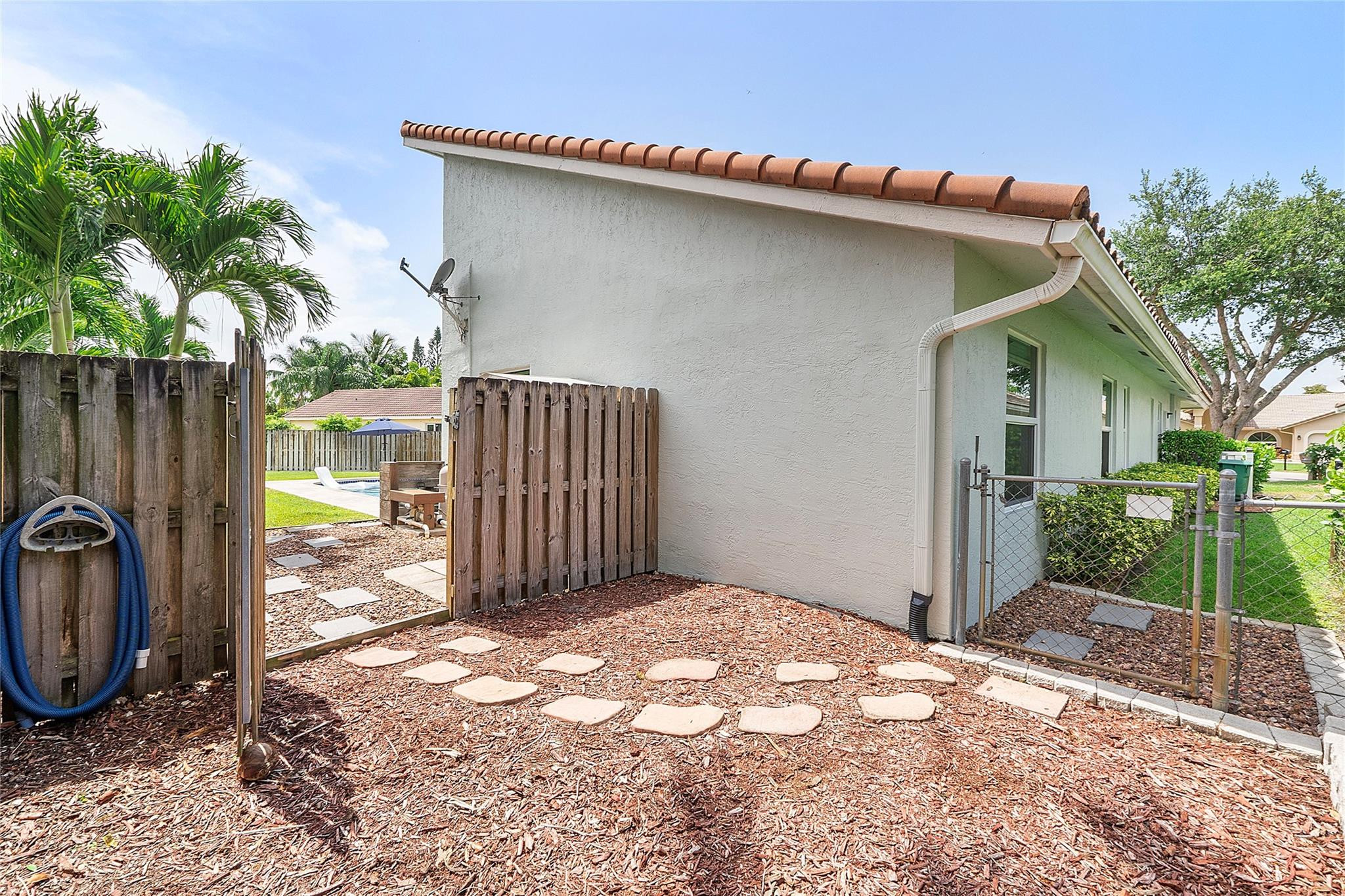 9760 NW 51st St