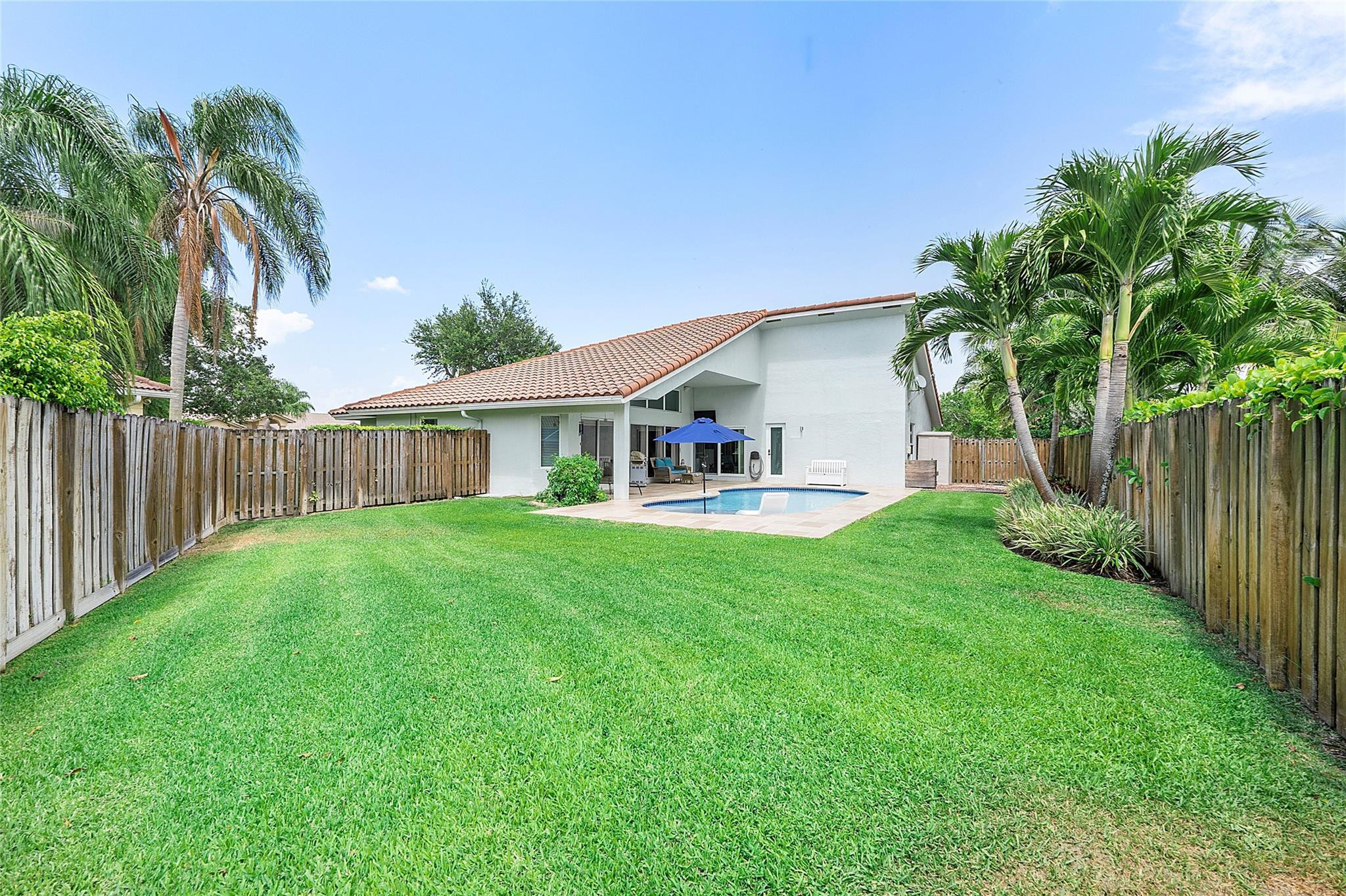 9760 NW 51st St