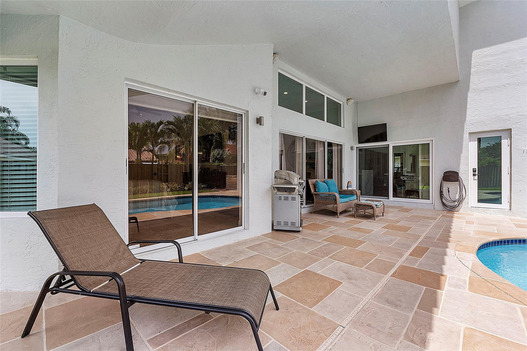 9760 NW 51st St