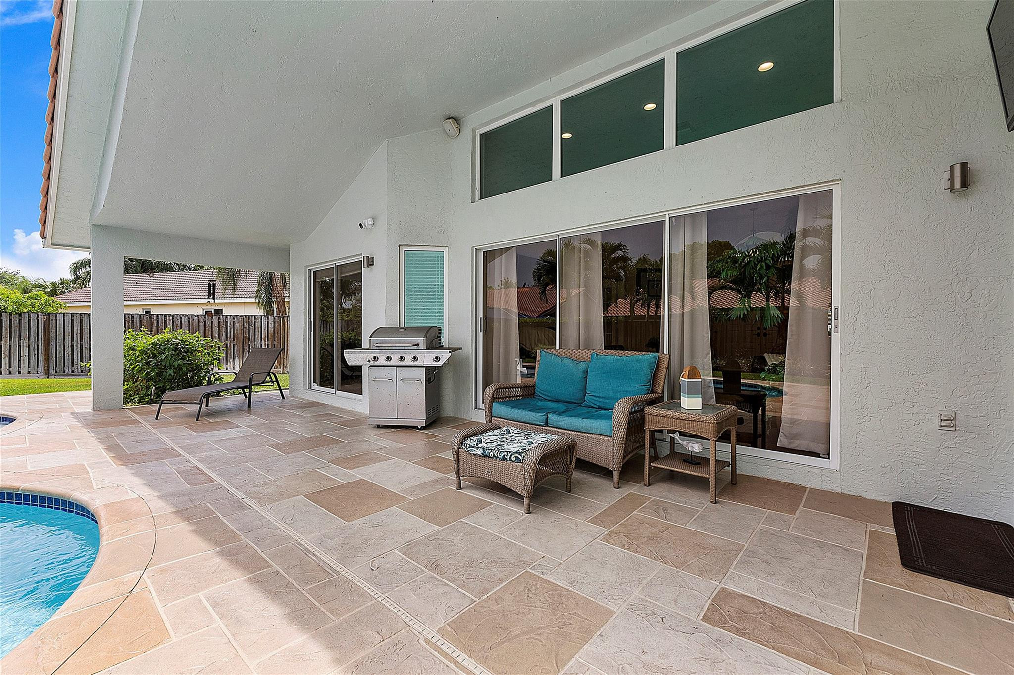 9760 NW 51st St