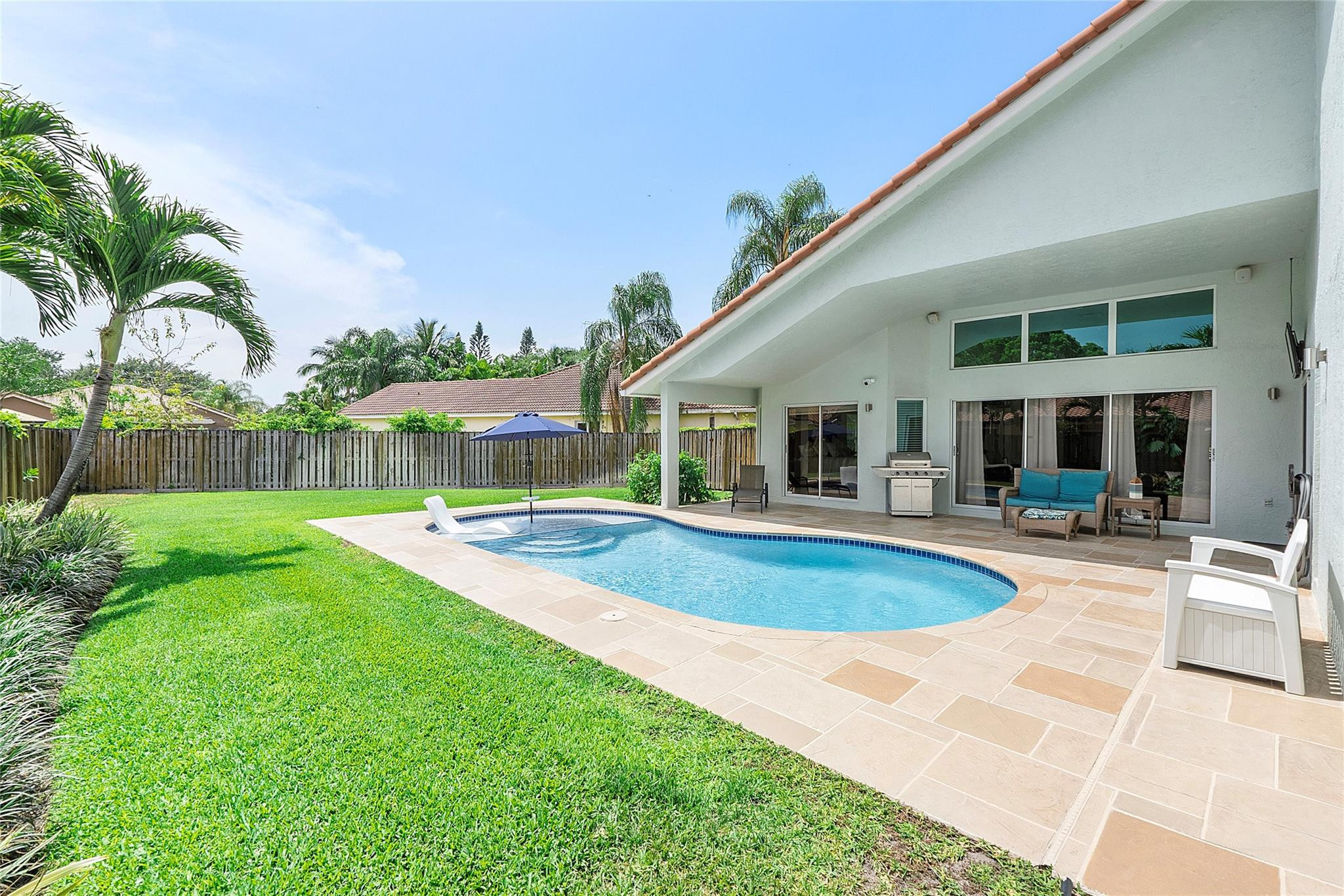 9760 NW 51st St