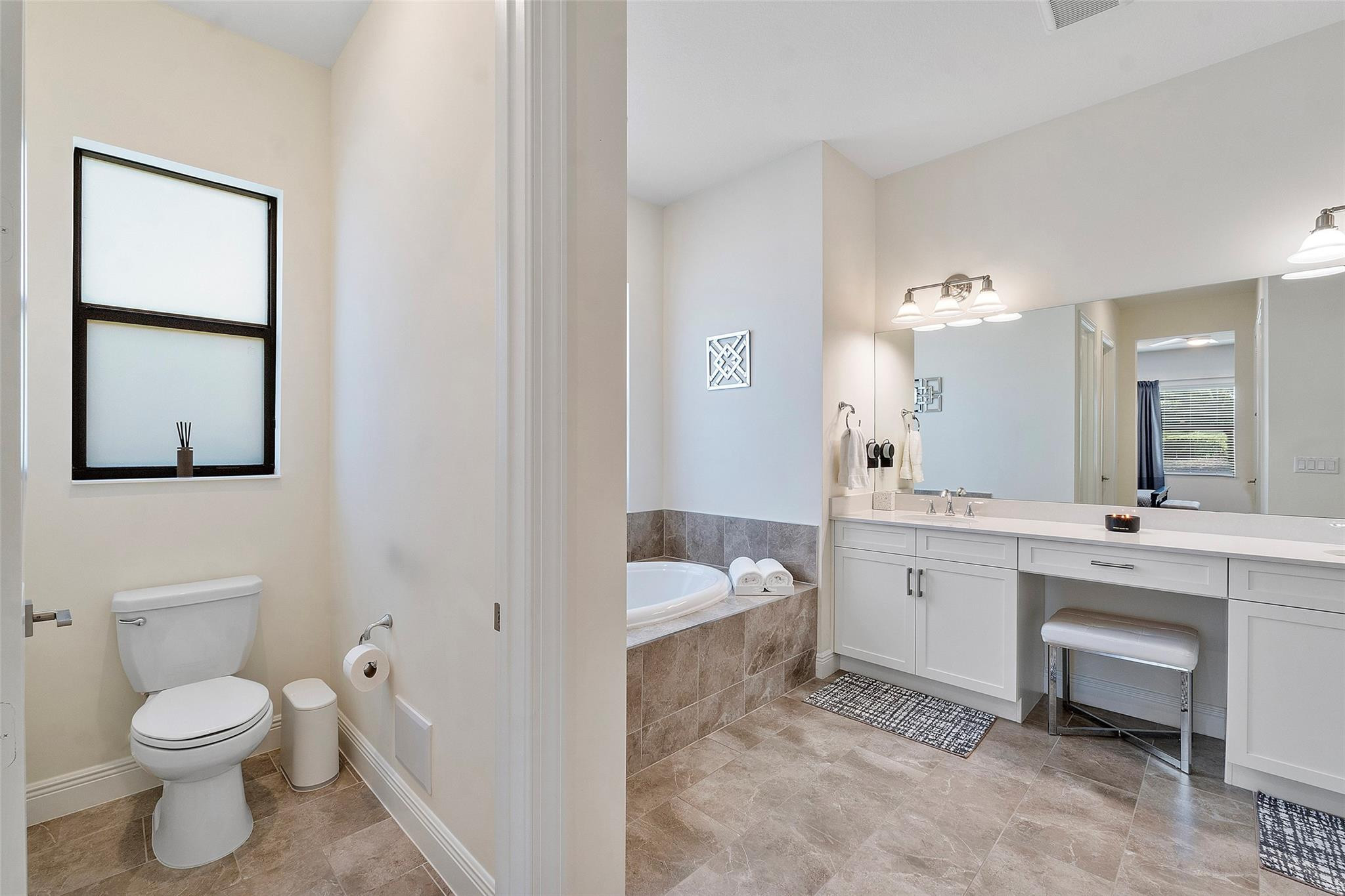 11740 Waterway Cir