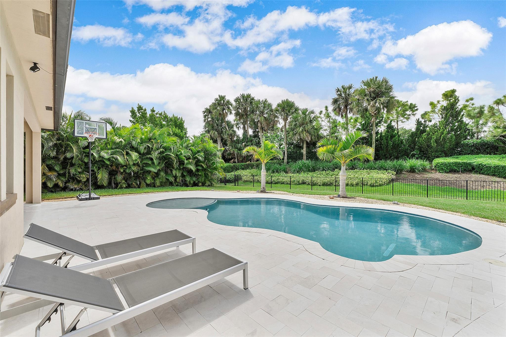 11740 Waterway Cir