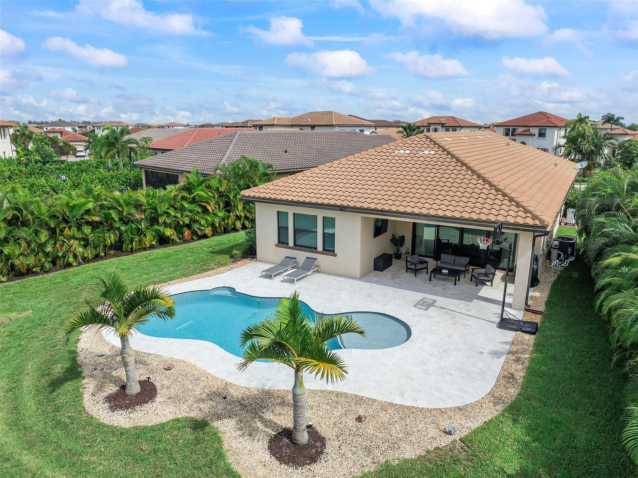 11740 Waterway Cir