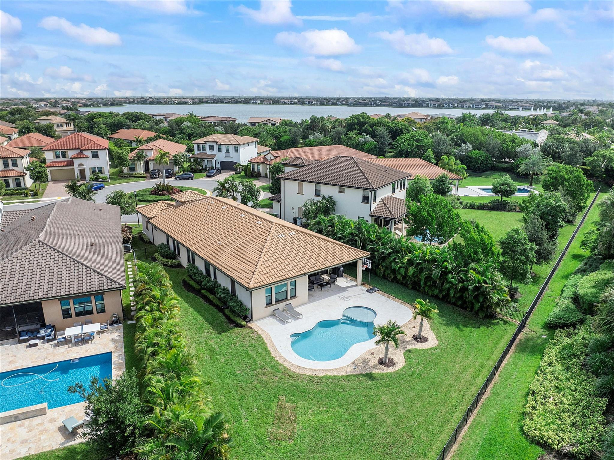 11740 Waterway Cir