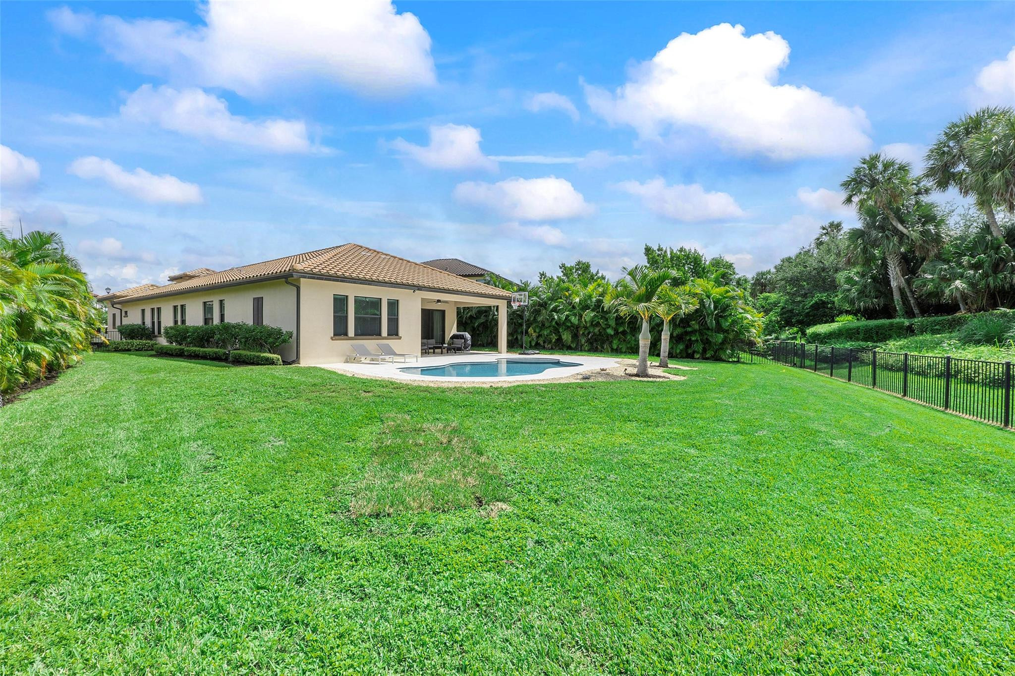 11740 Waterway Cir