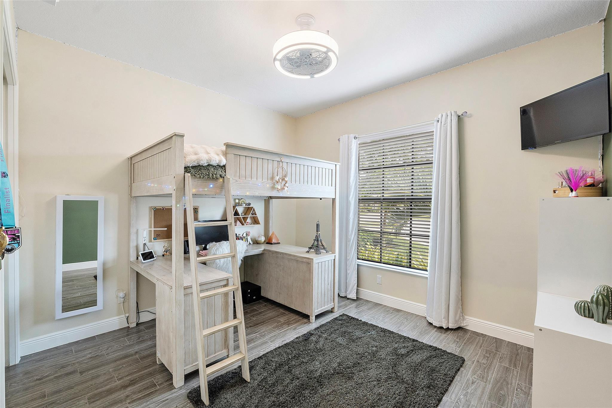 11740 Waterway Cir