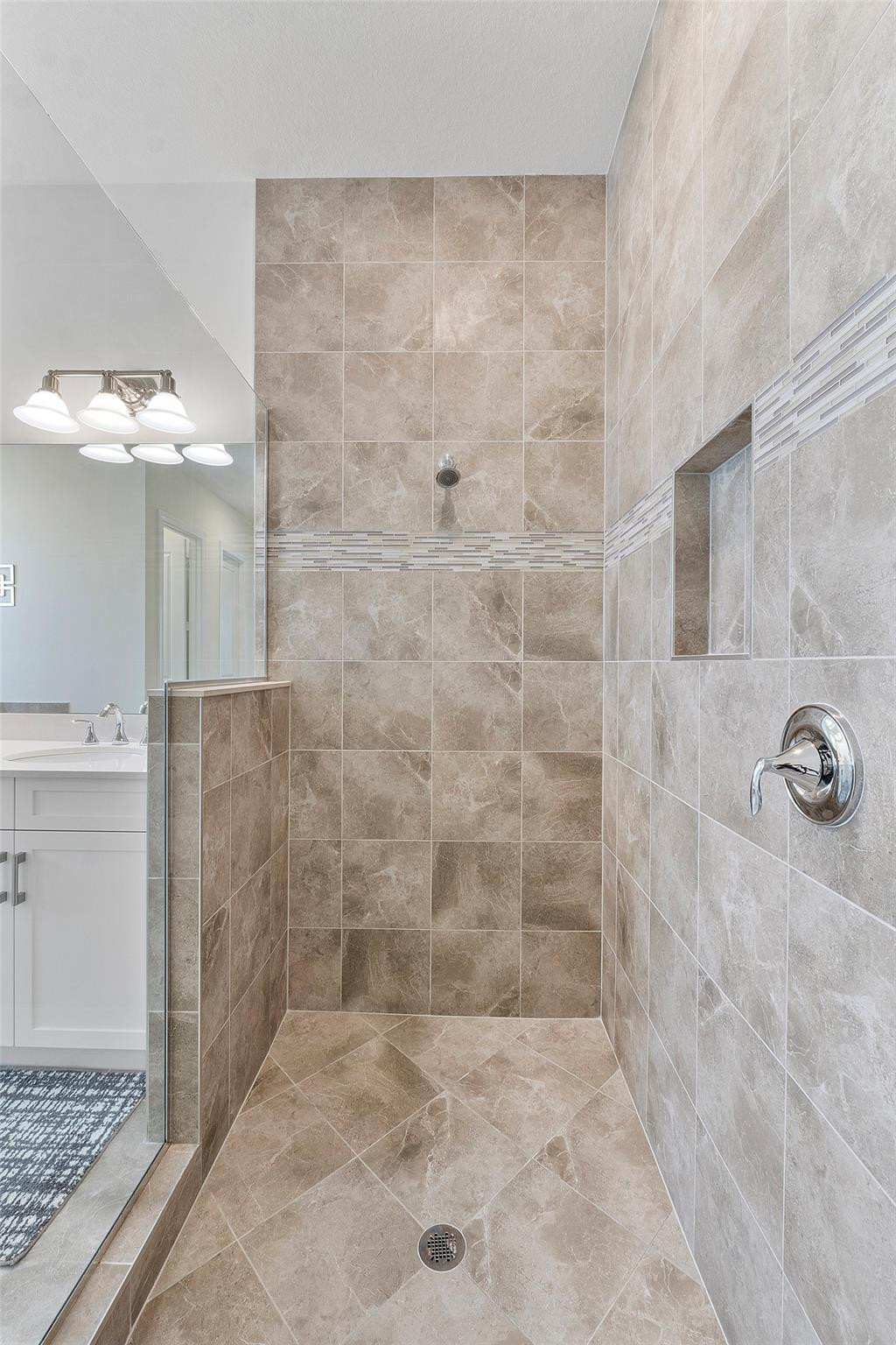 11740 Waterway Cir