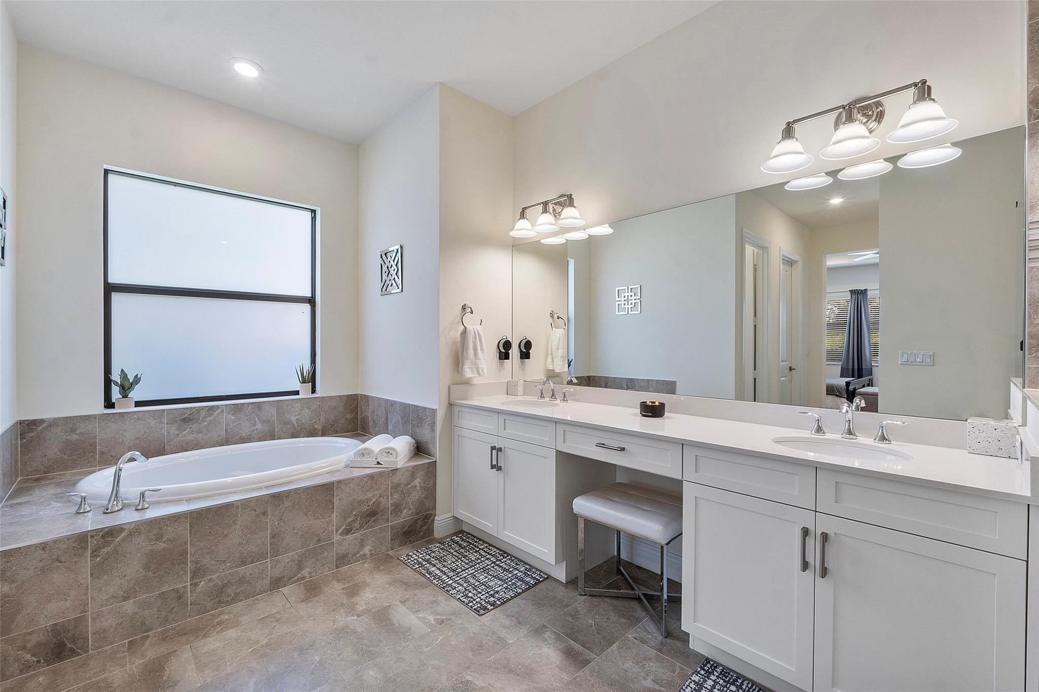 11740 Waterway Cir