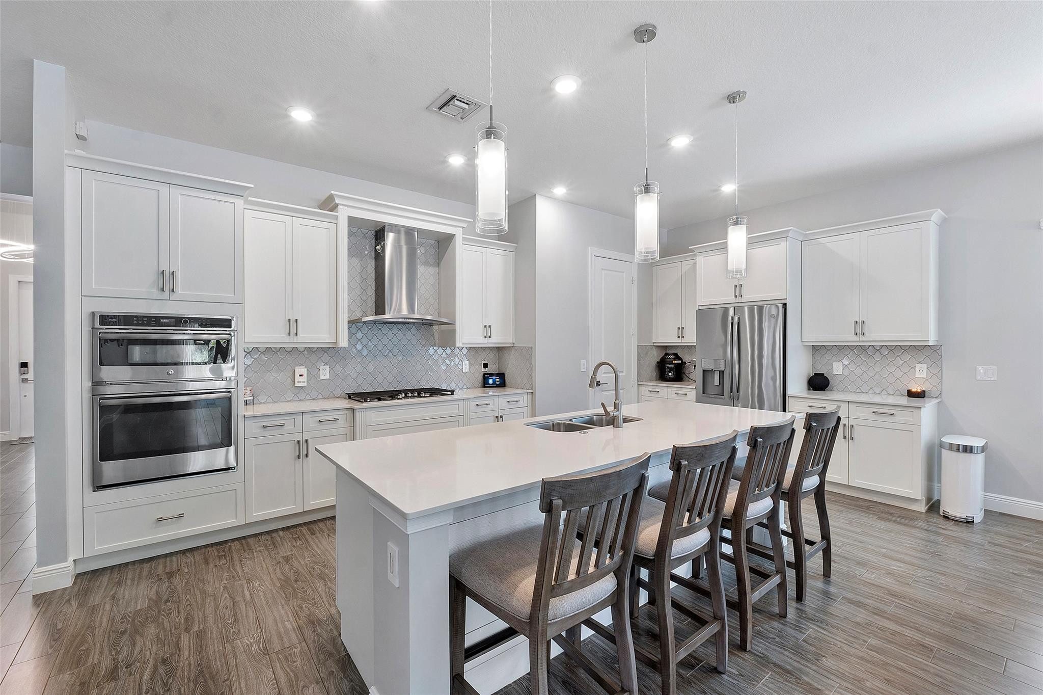 11740 Waterway Cir