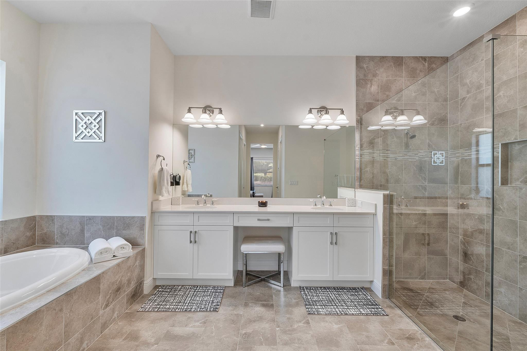 11740 Waterway Cir