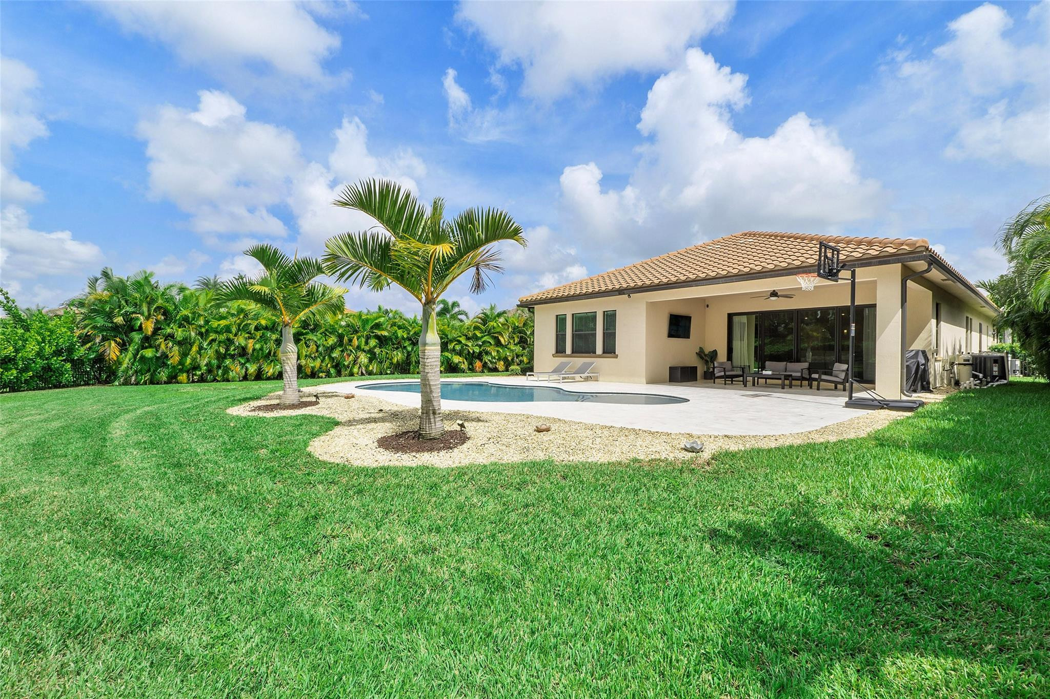 11740 Waterway Cir