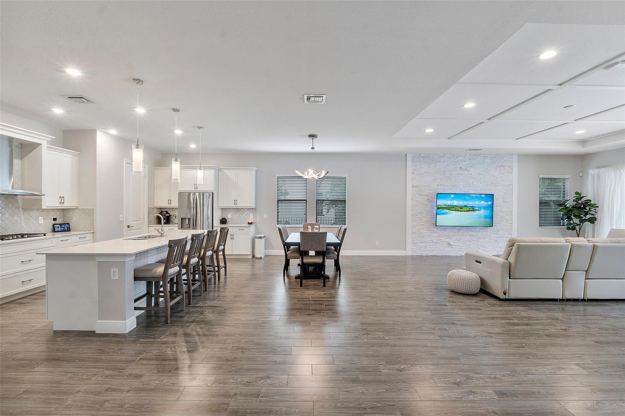 11740 Waterway Cir