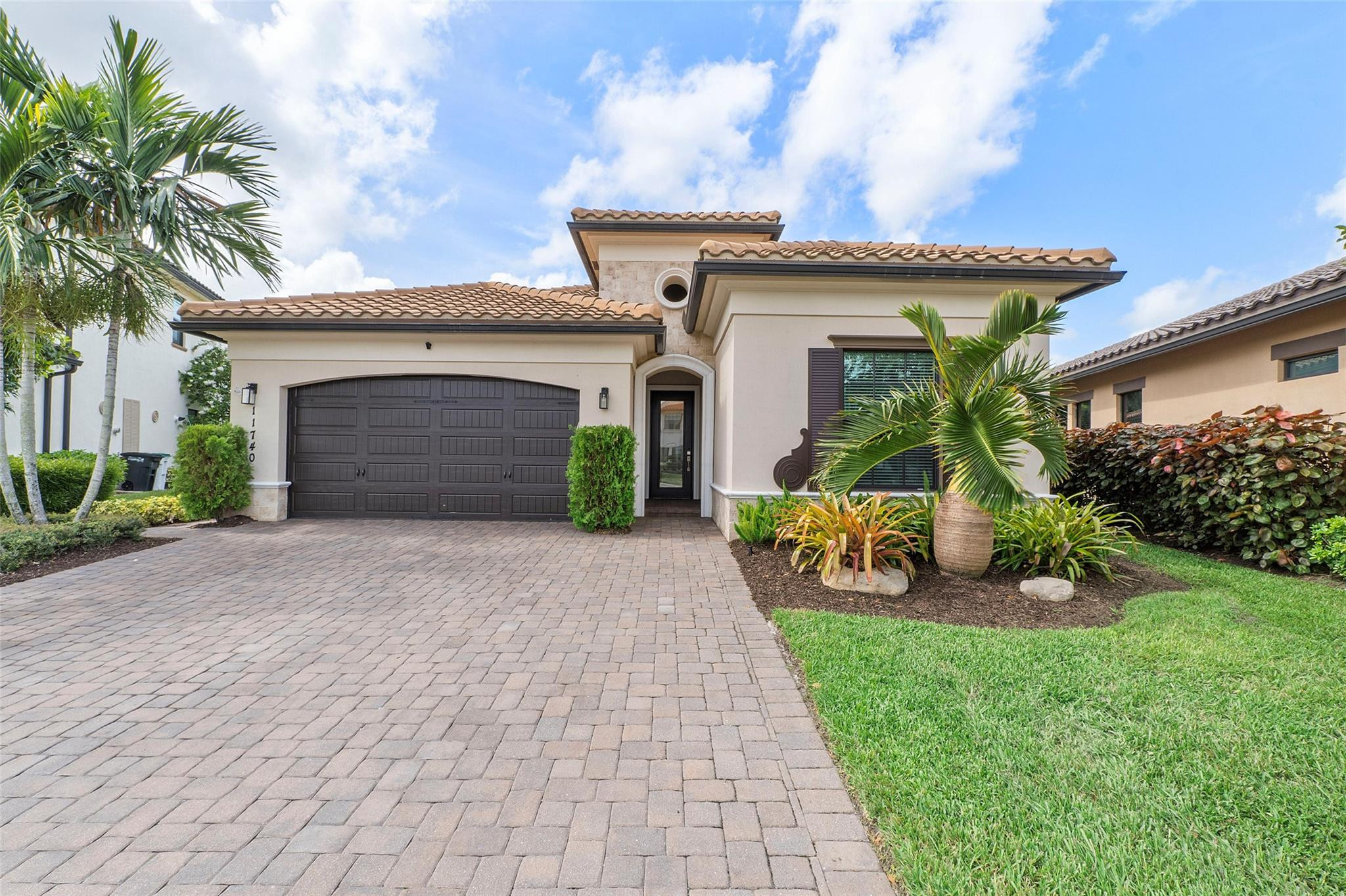 11740 Waterway Cir