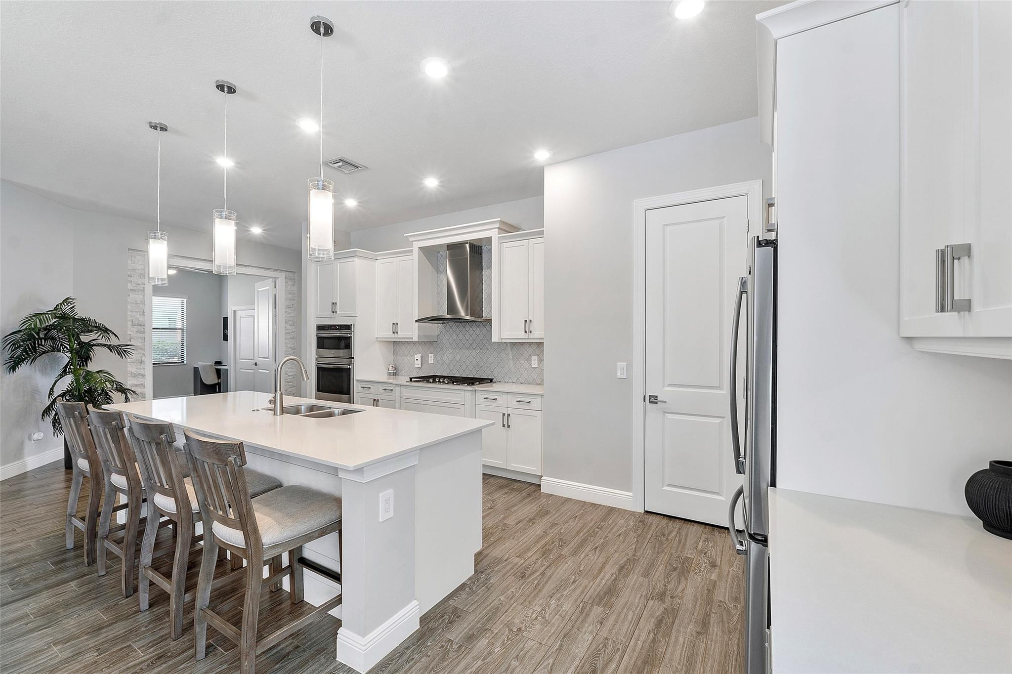 11740 Waterway Cir