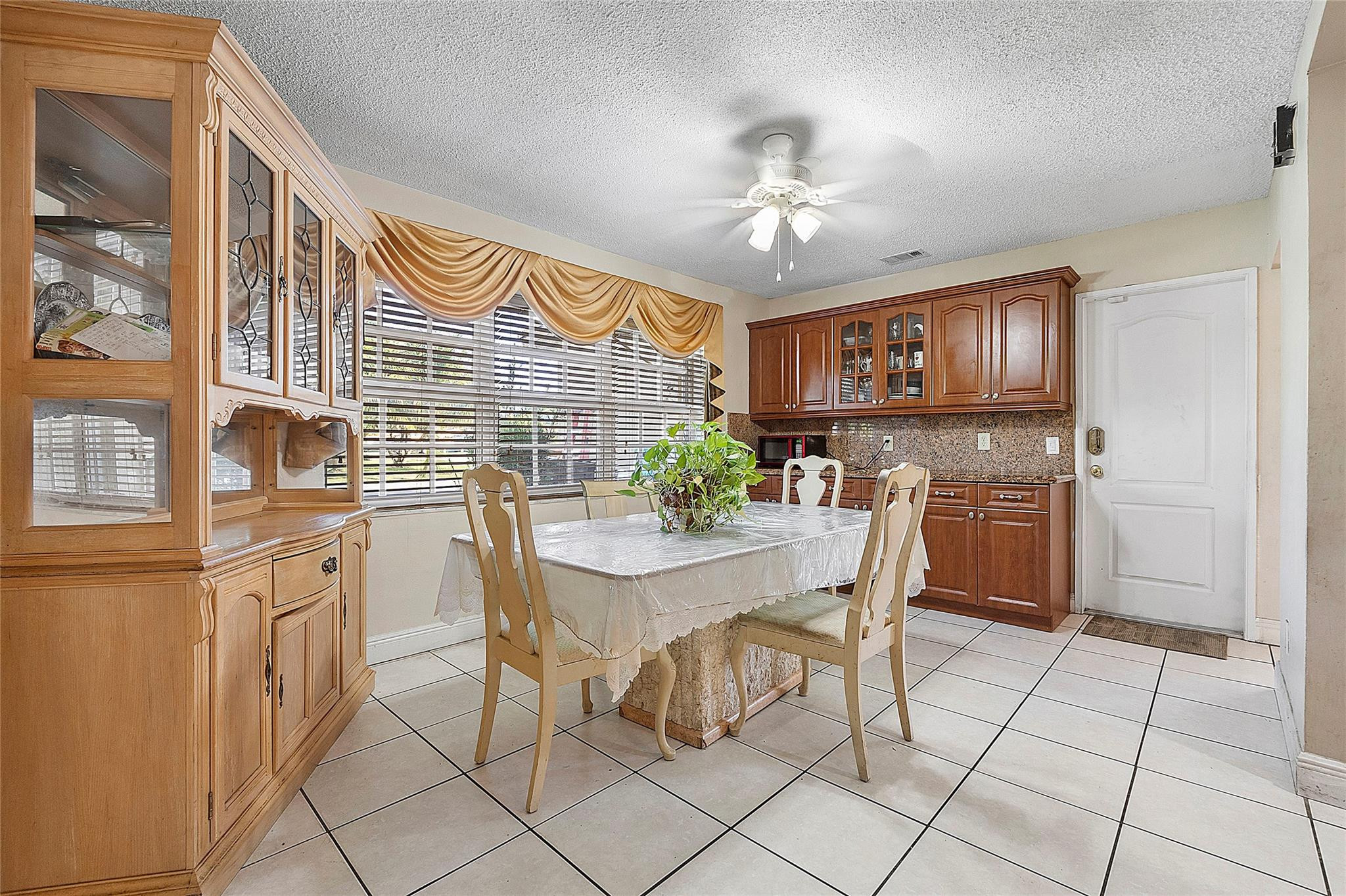 4701 NW 41st Ct