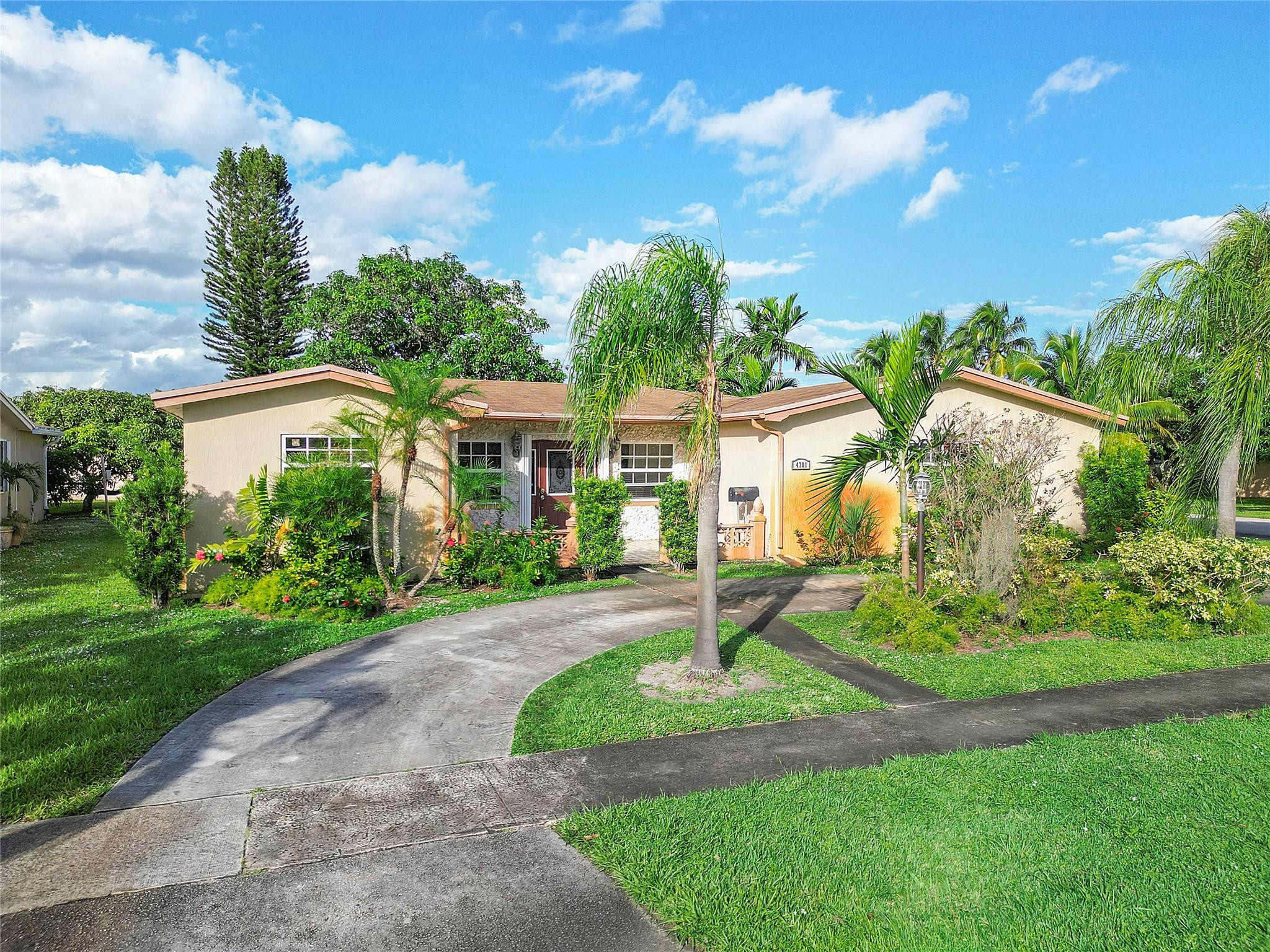 4701 NW 41st Ct