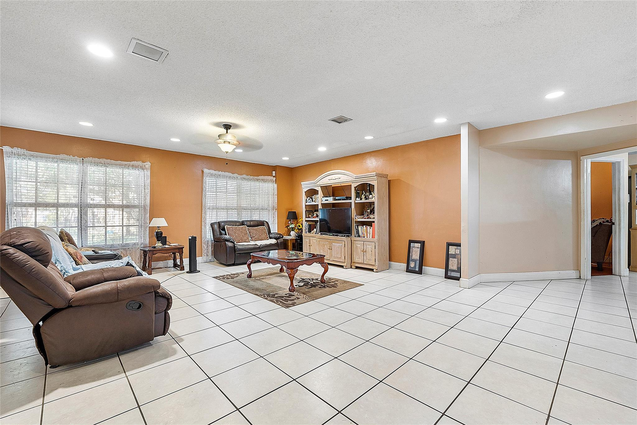 4701 NW 41st Ct
