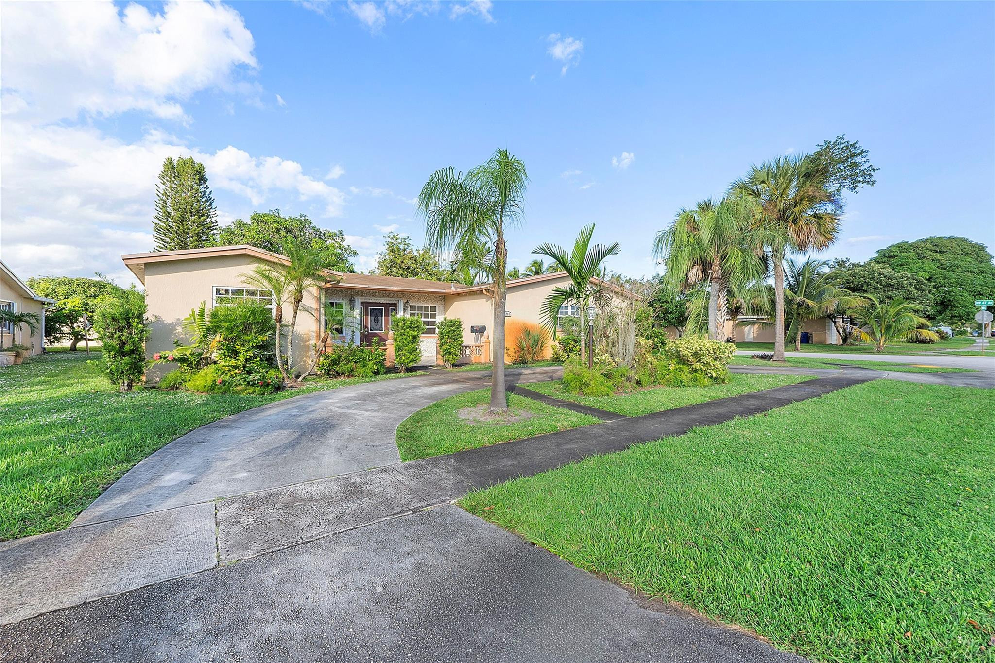 4701 NW 41st Ct