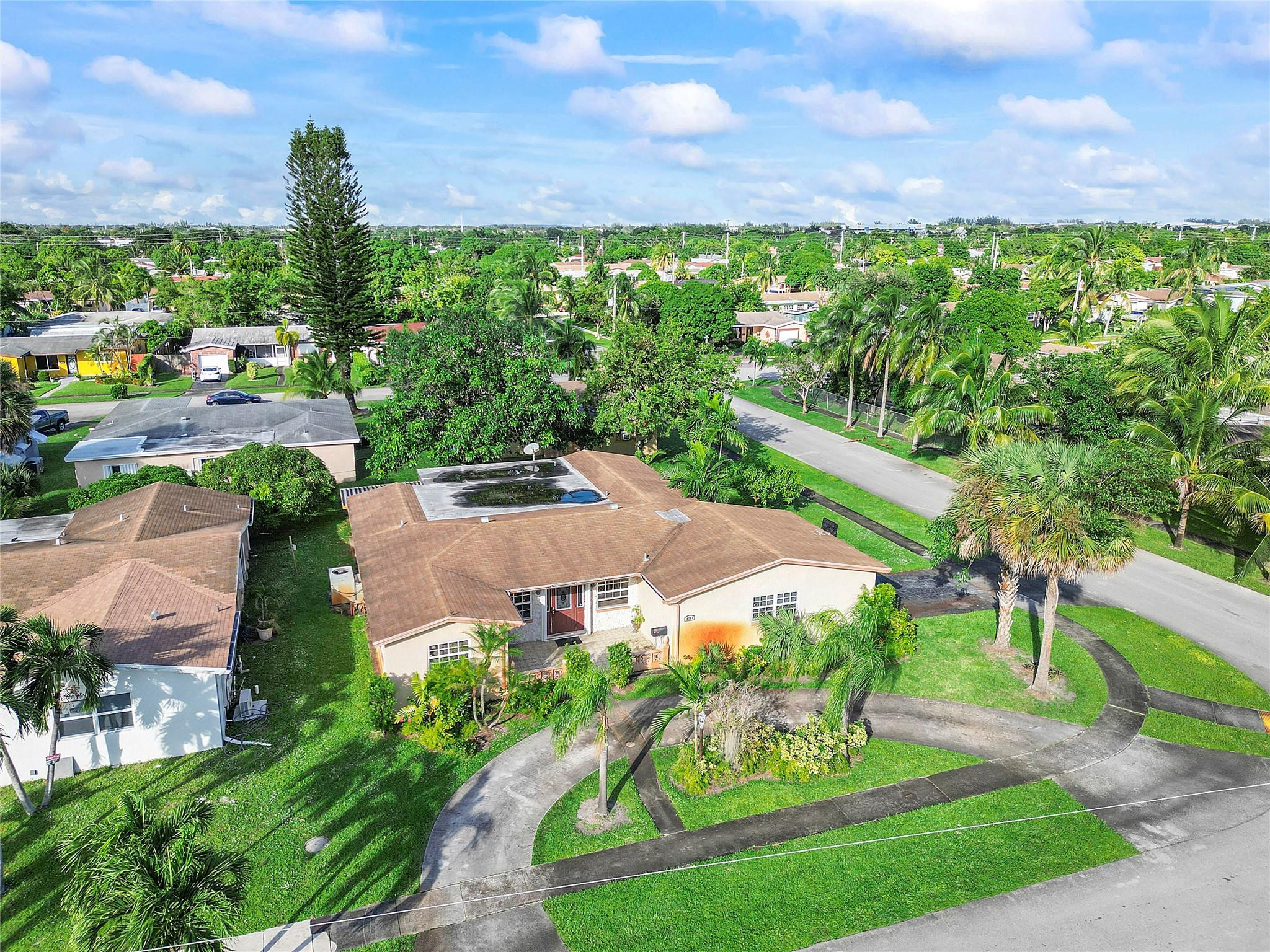 4701 NW 41st Ct