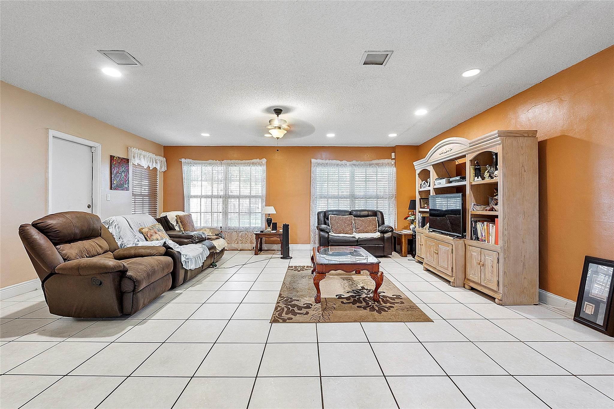4701 NW 41st Ct