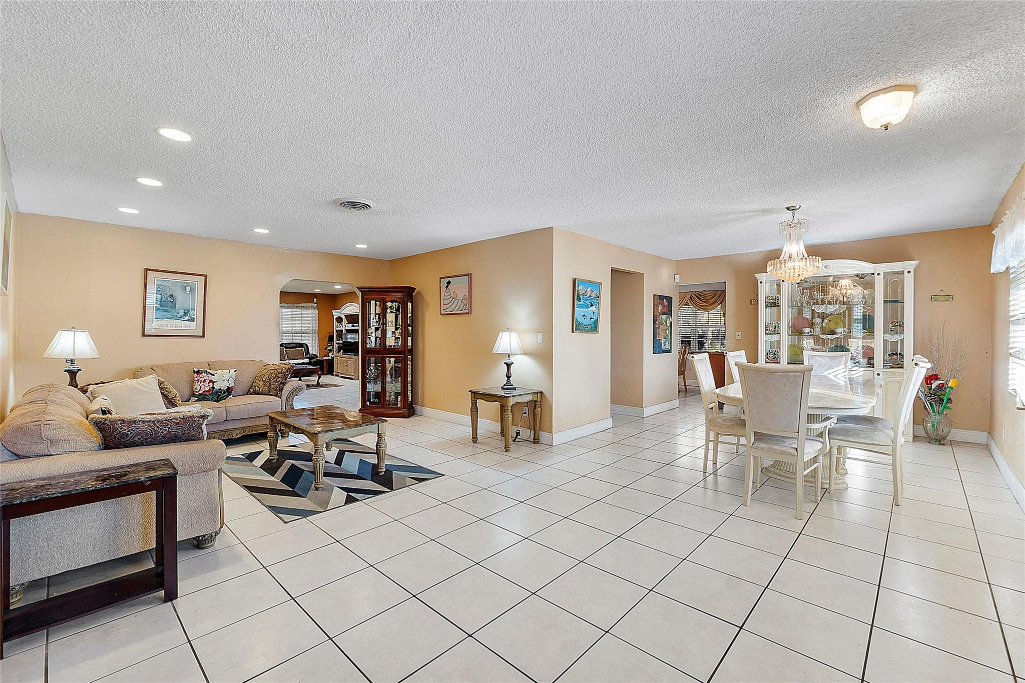 4701 NW 41st Ct